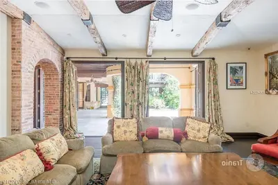 Image de Walking distance to major supermarkets (Tesco and