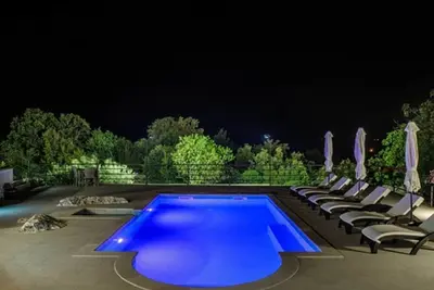 Image de Villa de luxe à Nova Sela avec piscine chauffée