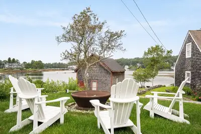 Image de Nouvelle liste! Magnifique Cottage Downtown Boothbay Harbor donnant sur Mill Cove