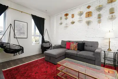Historic Plateau Loft with 3 Private Baths