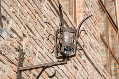 Image de Tour Médiévale Maison à côté de la Cathédrale San Martino Clocher construite en 1200.