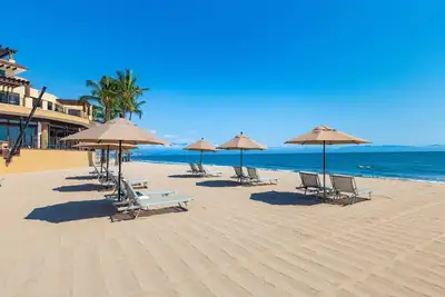 Image de 3 bedroom/4 Bath, Beachfront Resort Villa del Palmar Cabo for Christmas