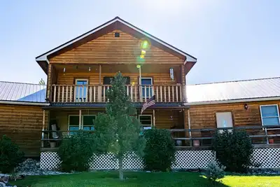 Image de Escapade Shabby Chic Cabin avec une vue imprenable et la faune