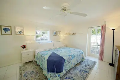 Designer 1br 1. 5ba Suite au rez-de-chaussée dans un domaine privé