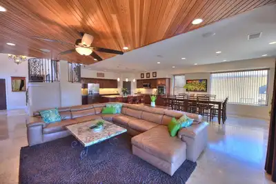 Image de Newer Luxury Home - Apportez votre bateau!