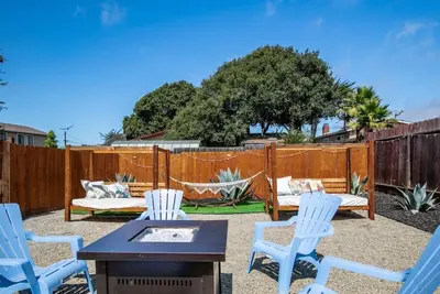 Image de Jacuzzi, * Pet Friendly * Trendy Home, à courte distance en voiture des attractions de Monterey!