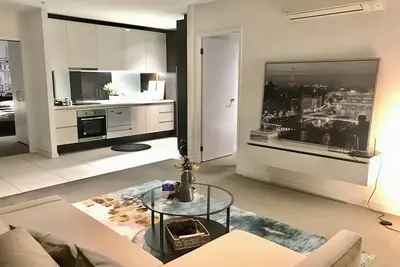 Image de Spacieux 3 chambres à coucher 2 bains de grande hauteur au coeur du Cbd