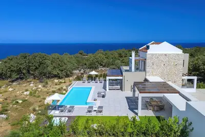 Rethymno Villas - Nouvelle villa haut de gamme construite à Prines Village