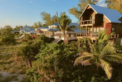 Image de Tout neuf! Superbe nouvelle maison en bord de mer, accès au quai, vues spectaculaires sur le golfe!