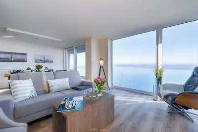 Image de Pont supérieur - vue imprenable sur la mer Baltique, cheminée, sauna, ascenseur, vacances maritimes de la classe supplémentaire