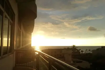 Image de Séjour Salty - Appartement vue sur la ville / l'océan et le coucher du soleil