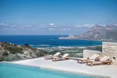 Image de Villa exclusive près de la plage de Falasarna ★ Piscine privée chauffée ★ Vue mer de dessus