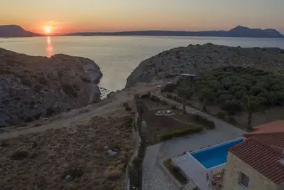 Image de 100 mètres de la plage ★ Superbe coucher de soleil ★ Piscine privée ★ Emplacement exclusif