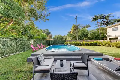 Image de Amazing Hollywood Retreat. . 4 Chambres 2 Bain Maison PRIVÉE. .