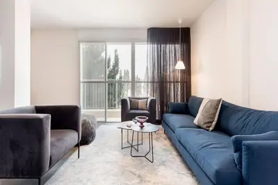 Image de Modern 2br Apt w Private Parking in City Center