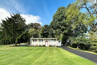 Image de Nouveau! 5 Br, 3 Ba à la maison! Près de Jmu et Massanutten! Privé, vues de feuillage d'automne!