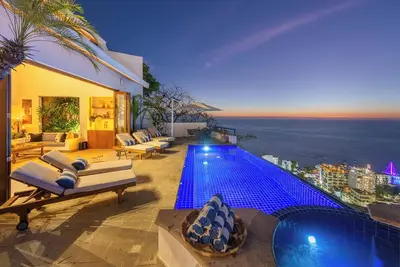Image de Villa 4 chambres Ventana - 10000 Sq / Ft - Personnel et chef inclus - Walk to Town
