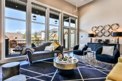 Image de Gatsby de Samsara | Vue de dessus | Bain bouillonnant | 4br + 4. 5bth