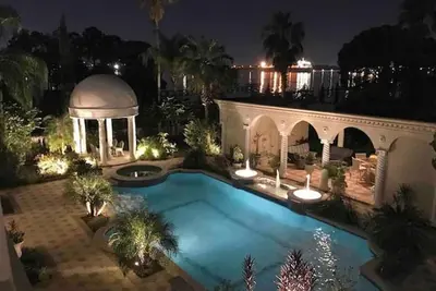 Image de Superbe maison sur la piscine chauffée privée de la rivière Saint John