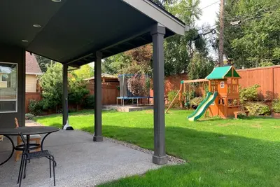 Image de Travaillez ou jouez à la retraite 5b. Super emplacement près de Nike, à 15 minutes du centre-ville