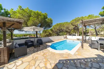 Image de Antonella: Maison avec grand jardin et piscine privée