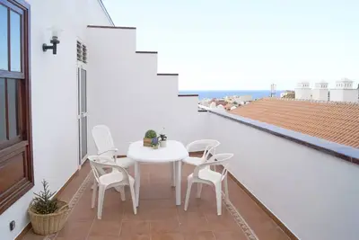 Image de Appartement calme et central avec grande terrasse, wifi gratuit et télévision par satellite