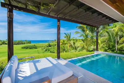 Image de Privé et contemporain, vaste terrasse privée avec bassin profond, Internet sans fil, ascenseur