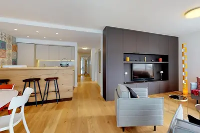 Image de The traditional residential building \"Au Reduit\" is located in the heart of St.