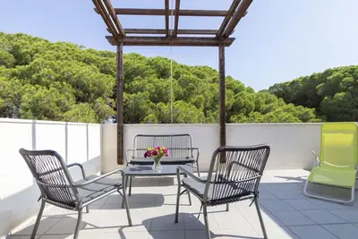 Confortable appartement avec piscine, Wifi, bain à remous, climatisation, Tv, terrasse et parking