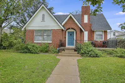 Classy Tudor 1927 Uptown 4 min à Magnolia