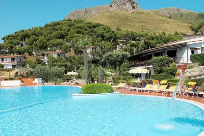 Image de Joli appartement avec climatisation, piscine, Wifi, Tv, terrasse, animaux admis et parking