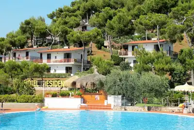 Image de Confortable appartement avec Wifi, piscine, climatisation, Tv, terrasse, animaux admis et parking