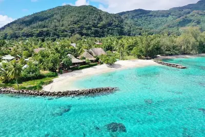 Image de Voici la Maison De RÊVE! Maison en bord de mer de luxe à couper le souffle. Bord de l'eau.