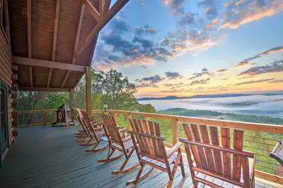 Image de Nouveau! Grande cabine luxe avec bain à remous 16Mi à Blue Ridge