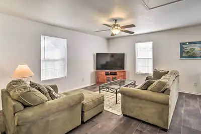 Image de Nouveau! Accueil w / Bbq, 1. 5Mi à Indian Rocks Beach + Golf