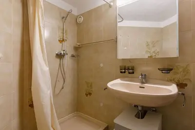 Image de Joli appartement pour 2 personnes avec Wifi, Tv et parking