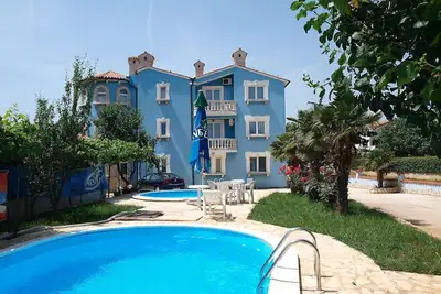 Image de Confortable appartement pour 4 personnes avec piscine, climatisation, Tv et terrasse