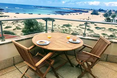 Image de Une vue imprenable et l'emplacement. Spacieux appartement 1 chambre directement sur la plage El Cotillo