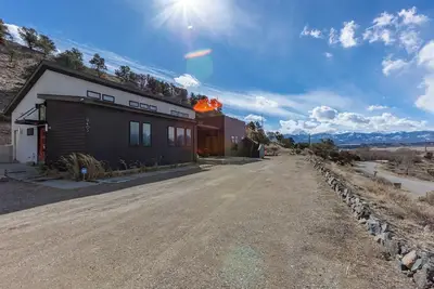 Image de Style moderne, bord de Salida; sentiers en abondance!