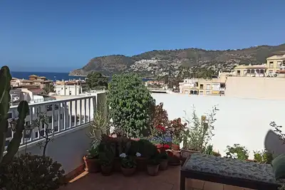 Image de Belle chambre avec salle de bain et vue mer