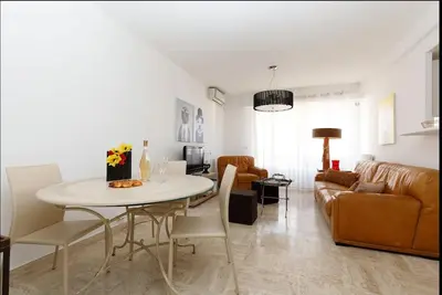Image de Spacious luxury apt center of Cannes 7 min to Palace Festival, 3 min to beach  \n