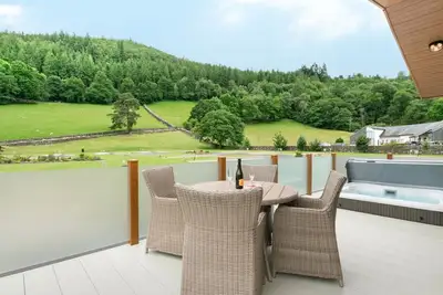 Image de Llyn Dinas Lodge - Deux Chambres Maison, Couchages 4
