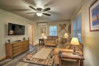 Image de Nouveau! Petoskey Area Cabin, marchez jusqu'à la rivière Crooked!