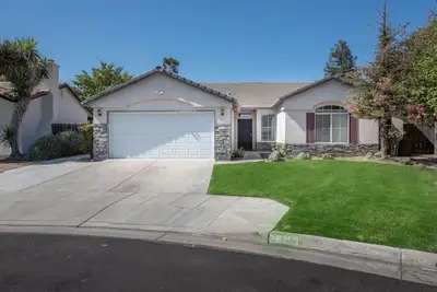 Image de 4bd / 2ba Home avec piscine à Fresno / près de Clovis