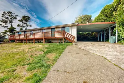 Image de Duplex chien-amical dans un excellent emplacement près de la plage et du centre-ville!