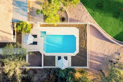 Image de Ranch isolée Home w \/ piscine et écuries privées de chevaux ❤ par AvantStay