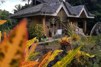 Image de Notre bungalow a une chambre climatisée, wifi gratuit, chambre Queen.