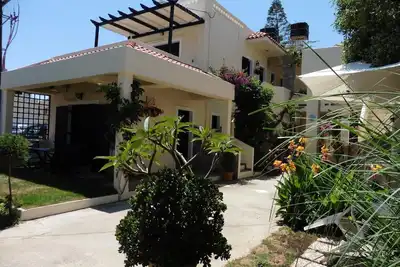 Image de Studio de jardin exquis, à 100m d'une longue plage de sable dans un charmant village de vacances