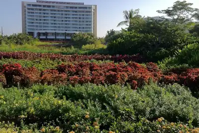 Image de Suite de 2 chambres, cuisine / salon, frais de golf gratuits, grand balcon