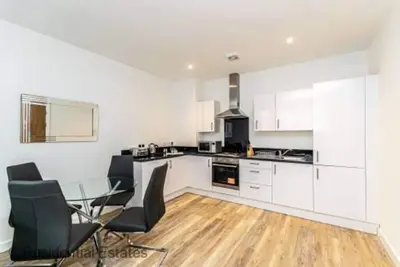 Image de City Suites - grand rez-de-chaussée avec un lit - appartement pouvant accueillir 4 personnes